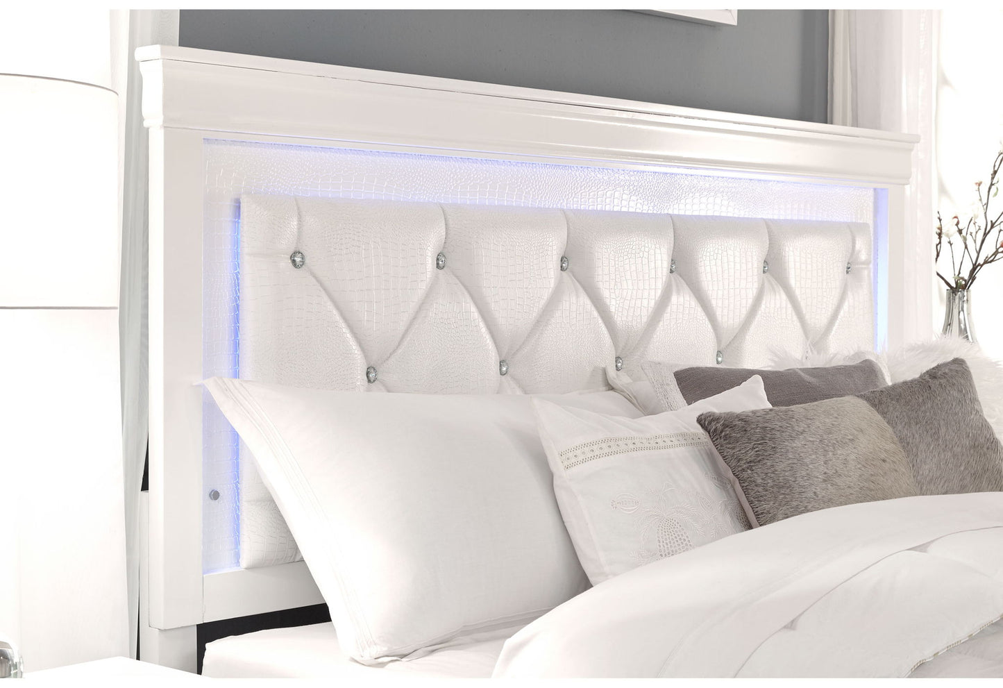 Pompei - 4 Piece Queen Bedroom Set (Bed With LED, Dresser, Mirror, Nightstand) - White