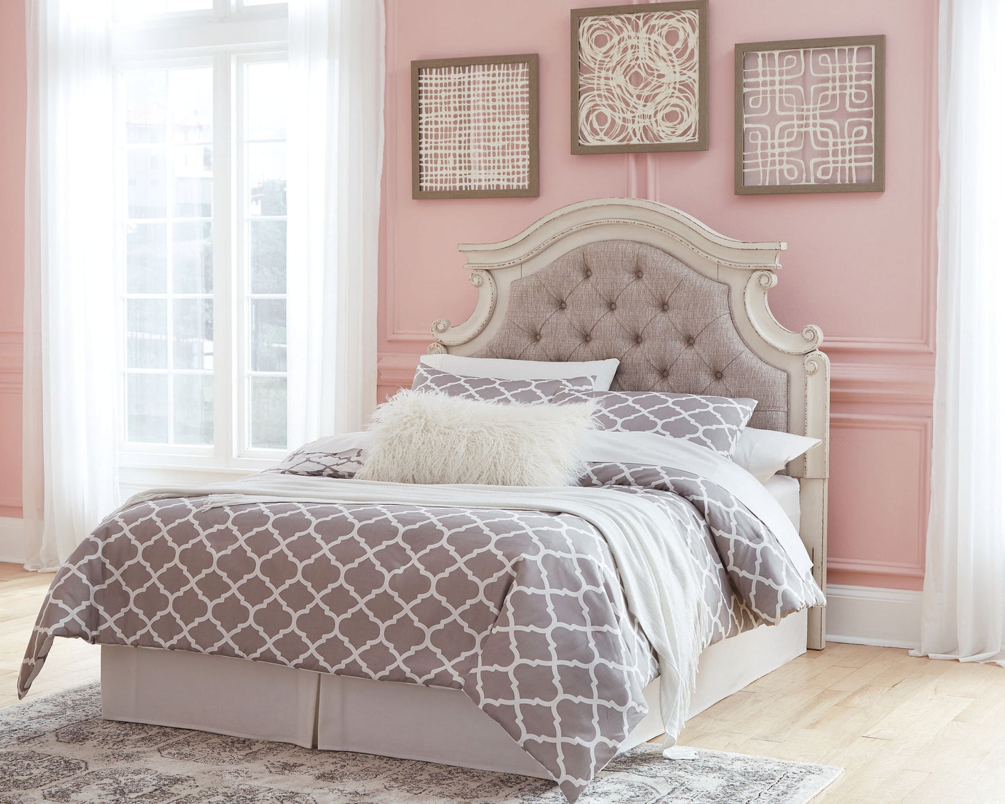 Realyn - Full UPH Panel Headboard - Chipped White