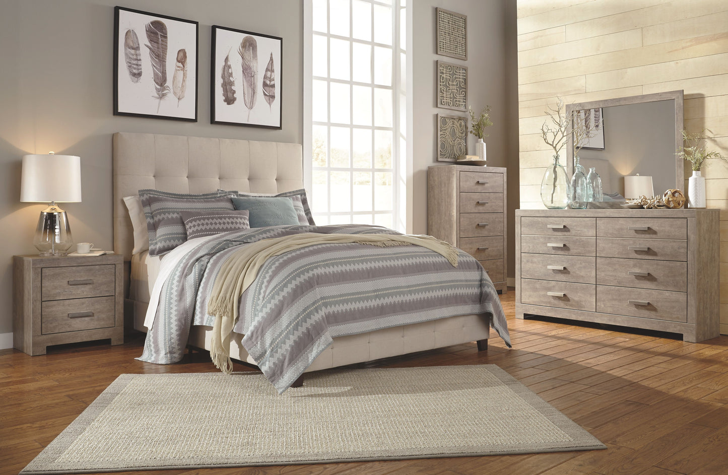 Culverbach - 5 Pc. - Dresser, Mirror, Queen Upholstered Bed, 2 Nightstands - Gray