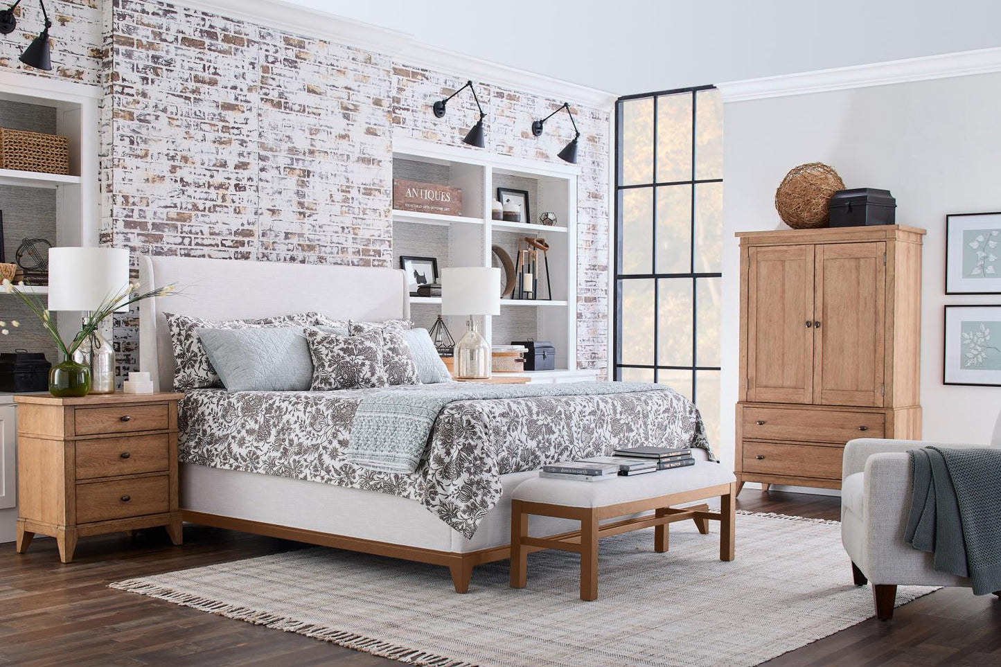 Today's Traditions - Complete Upholstered Bed