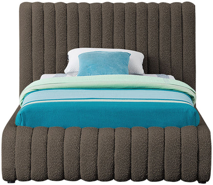 Nash - Bed
